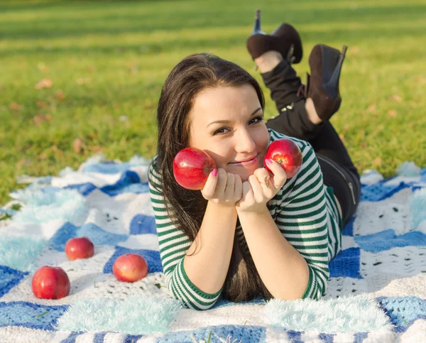 Autumn woman happy smiling outdoors, beautiful Woman holding aut — Stock Photo, Image