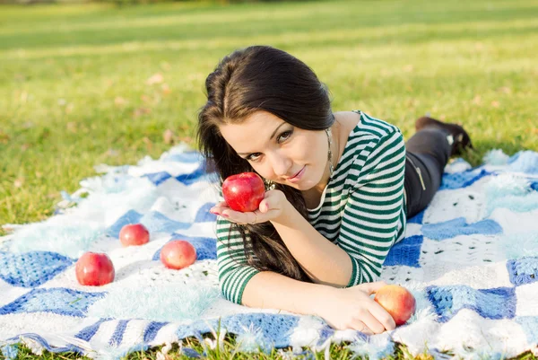 Autumn woman happy smiling outdoors, beautiful Woman holding aut — Stock Photo, Image