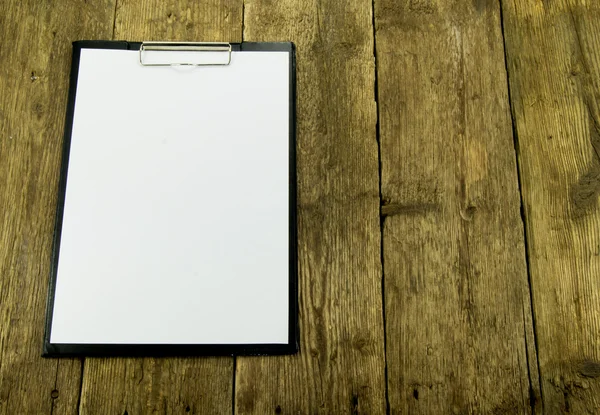 Libro blanco sobre el fondo de madera — Foto de Stock