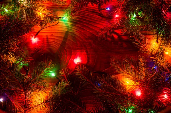 Lumières de Noël sur fond en bois — Photo