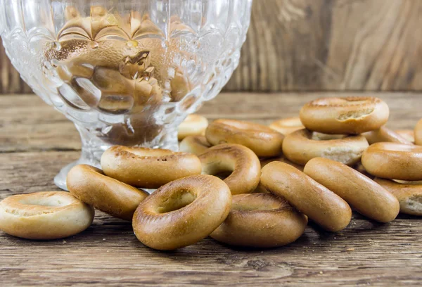 Closeup of a group of assorted bagels on a wood table top with b — Stock Photo, Image