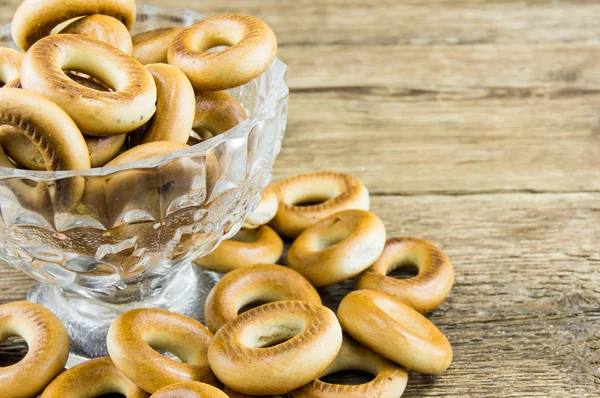 Closeup of a group of assorted bagels on a wood table top with b — Stock Photo, Image