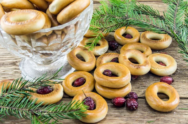 Closeup of a group of assorted bagels on a wood table top with b — Stock Photo, Image