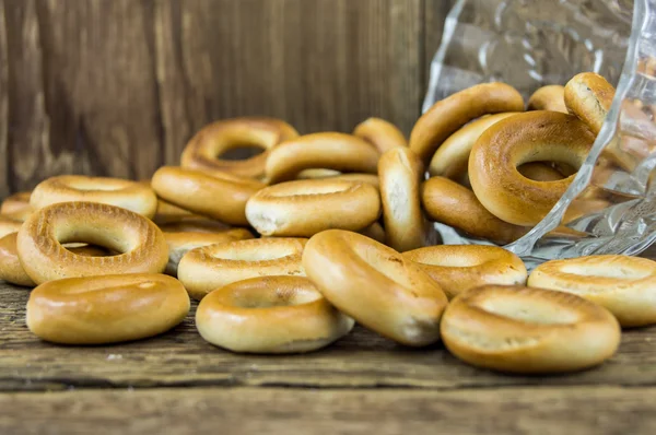 Closeup of a group of assorted bagels on a wood table top with b — Stock Photo, Image