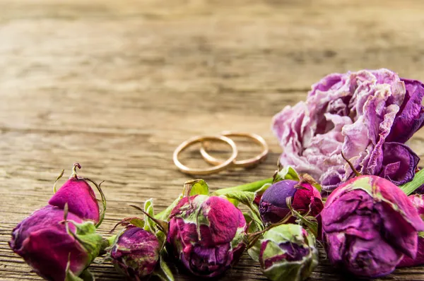 Red rose over wooden background — Stock Photo, Image