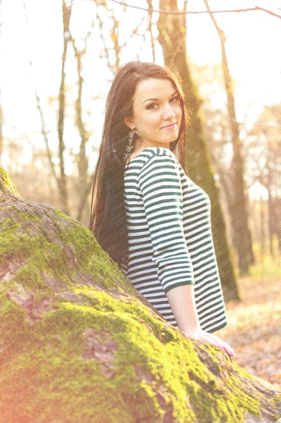 Young pretty woman in autumn park — Stock Photo, Image