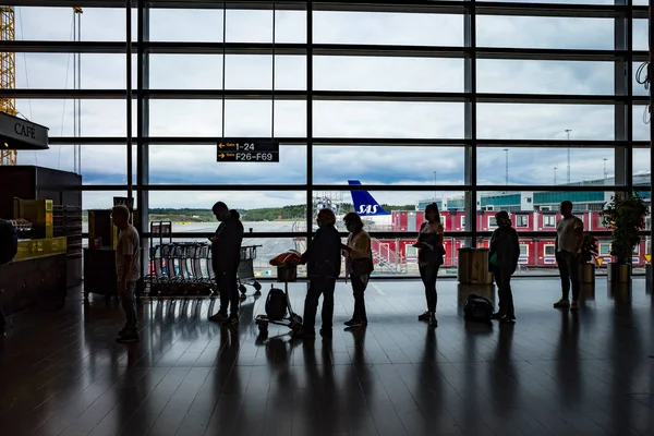 Stockholm Sverige Linje Utanför Ett Café Vid Arlanda Airport Avreseterminal — Stockfoto