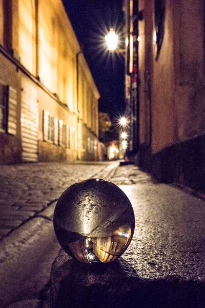 Stockholm Sveç Kristal Küre Eski Şehir Veya Gamla Stan Prastgatan — Stok fotoğraf