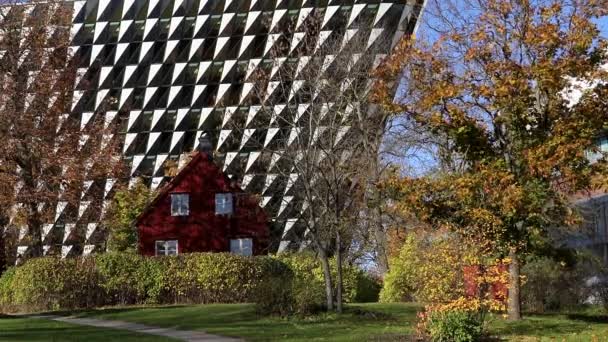 Stockholm Schweden Das Aula Gebäude Und Ein Rotes Haus Auf — Stockvideo