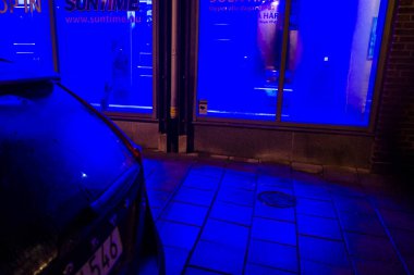 Stockholm, İsveç Liljeholmen 'de mavi bir solaryum penceresi.