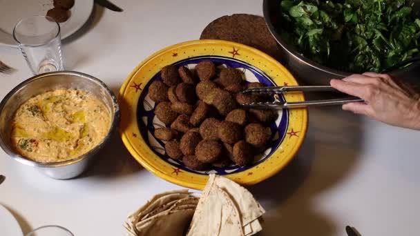 Tazón Falafel Con Hummus Ensalada Pan Pita — Vídeos de Stock