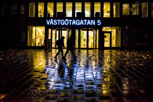 Stockholm Svédország Sétálók Esőben Sodermalm Vastgotagatan — Stock Fotó
