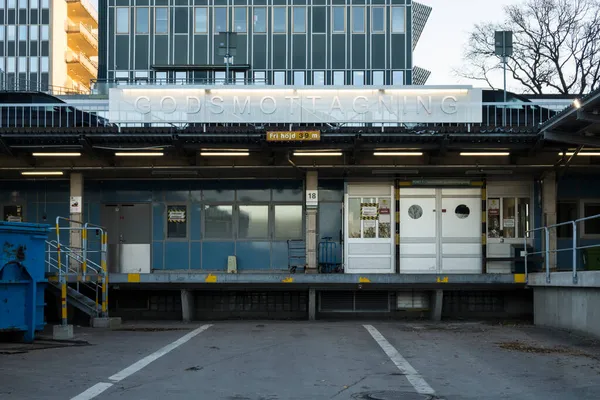 Estocolmo Suécia Uma Doca Carregamento Caminhões Danderyd Hospital — Fotografia de Stock