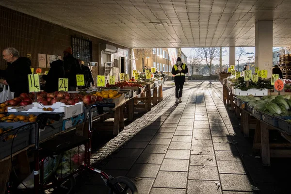 Estocolmo Suecia Puesto Callejero Venta Verduras Suburbio Inmigrante Rinkeby Distrito —  Fotos de Stock