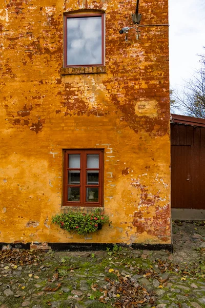 Хьорринг Дания Оранжевый Фасад Классического Старого Датского Дома — стоковое фото