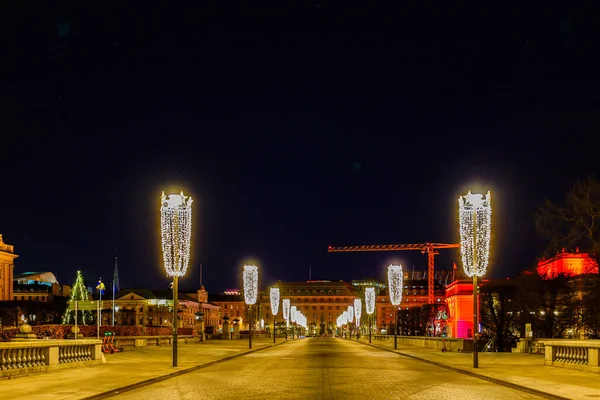 Sztokholm Szwecja Bożonarodzeniowe Lampki Norrbro Centrum Miasta Wyspa Helgeandsholmen Opera — Zdjęcie stockowe