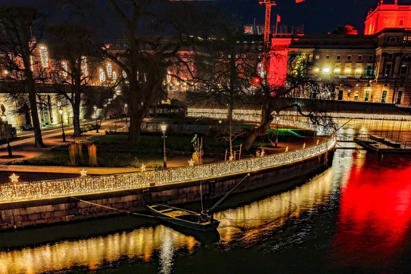 Stoccolma Svezia Isola Helgeandsholmen Illumina Notte Luci Natalizie — Foto Stock