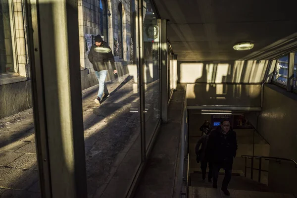 Stockholm Sweden Pedestrians Winter Sun Fleminggatan Kungsholmen — Stock Photo, Image