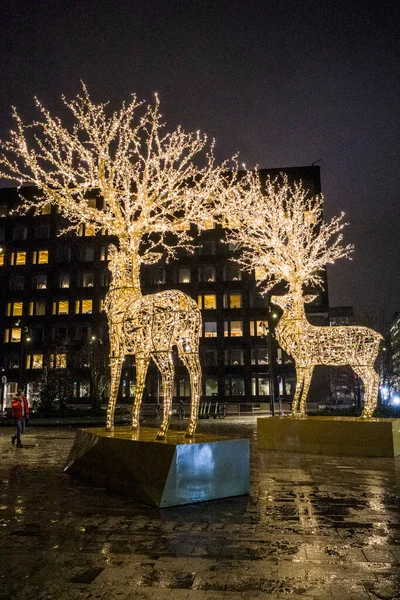 Stockholm Svédország Egy Megvilágított Karácsonyi Rénszarvas Brunkebergstorg — Stock Fotó