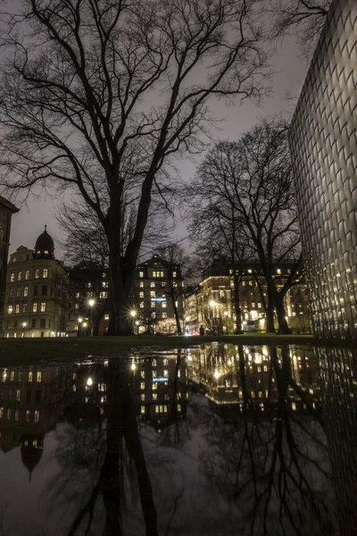 Estocolmo Suécia Reflexões Pudim Parque Museu Lado Museu Nacional Noite — Fotografia de Stock