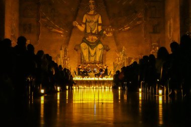 Stockholm, İsveç Altın Odası 'ndaki Belediye Konseri' nde halk.