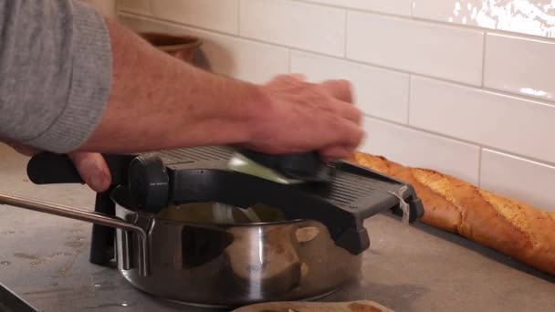 Man Slices Onions Mandolin Kitchen Tool — Vídeo de Stock