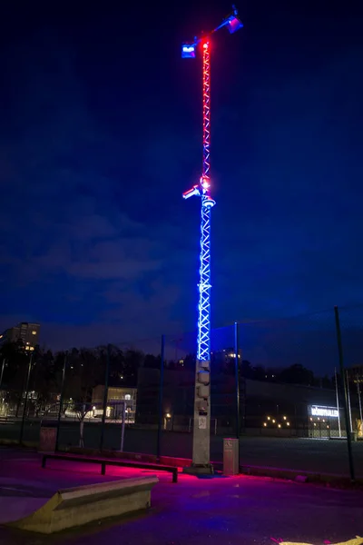 Stockholm Zweden Januari 2022 Een Gekleurde Lamp Nachts Een Voetbalveld — Stockfoto