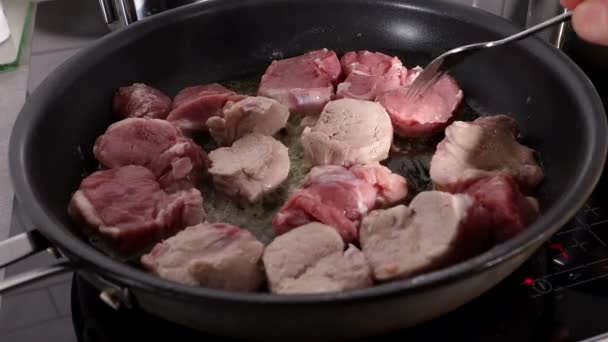 Sliced Pork Tenderloin Ready Frying Pan — Stockvideo