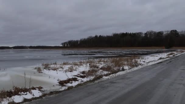 Biskops Arno Suecia Paisaje Congelado Una Carretera Junto Lago Malaren — Vídeo de stock
