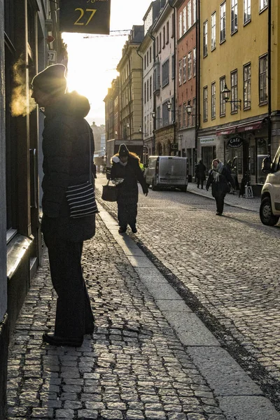 Stockholm Sweden Pedestrians Cold Winter Morning Gamla Stan Old Town — Stock Photo, Image