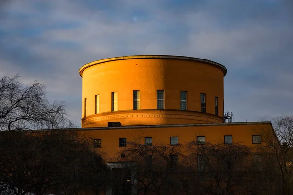 Stockholm, İsveç Şehrin ana kütüphanesi Stadsbiblioteket Mimar Gunar Asplund tarafından tasarlandı ve 1928 yılında inşa edildi..
