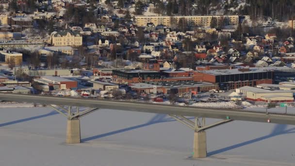 瑞典Sundsvall冬季在Sundsvall湾的Sundsvall桥 — 图库视频影像