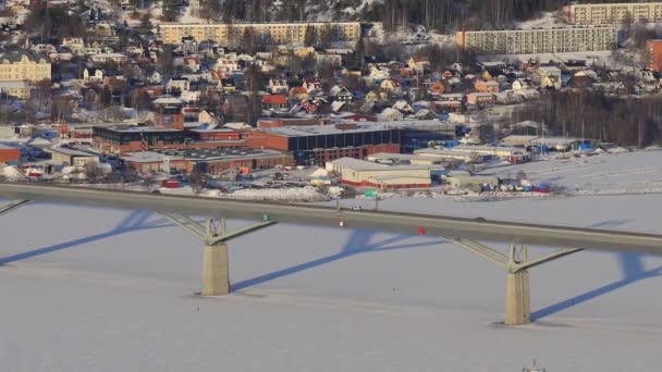 Sundsvall Sverige Sundsvallsbron Över Sundsvallsviken Vintern — Stockvideo