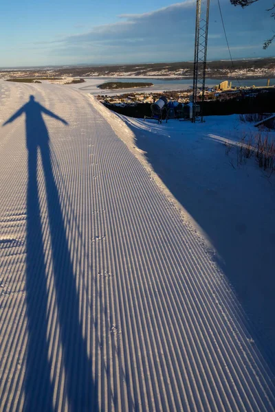 Sundsvall Suécia Uma Longa Sombra Pessoal Sol Inverno Neve — Fotografia de Stock