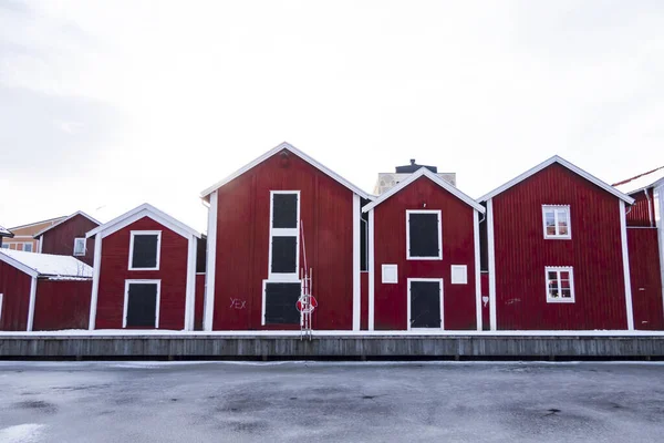 Hudiksvall Suécia Fileiras Armazéns Vermelhos Canal Centro Cidade — Fotografia de Stock