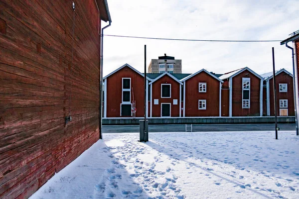 Hudiksvall Suécia Fileiras Armazéns Vermelhos Canal Centro Cidade — Fotografia de Stock