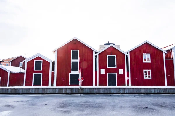 Hudiksvall Suécia Fileiras Armazéns Vermelhos Canal Centro Cidade — Fotografia de Stock