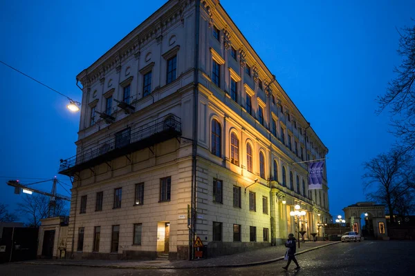 Estocolmo Suecia Una Persona Camina Por Mañana Plaza Mosebacke — Foto de Stock