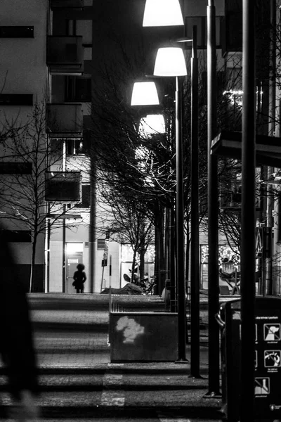 Stockholm Sveç Annadal Banliyösündeki Yaya Geçidinde Bir Sıra Sokak Lambası — Stok fotoğraf