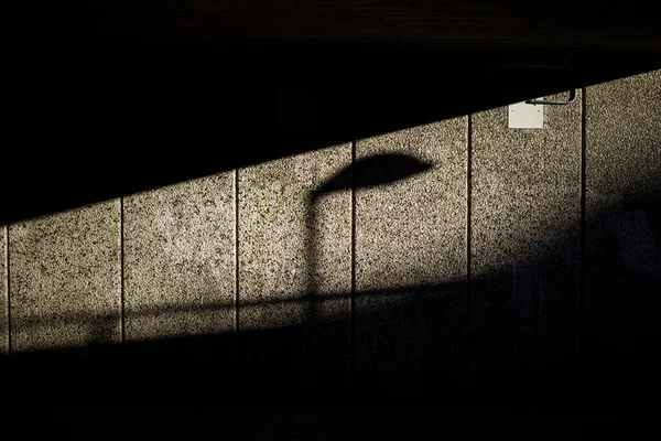 Стокгольм Швеция Тень Уличной Ламы Подземном Переходе Пригороде Арста — стоковое фото
