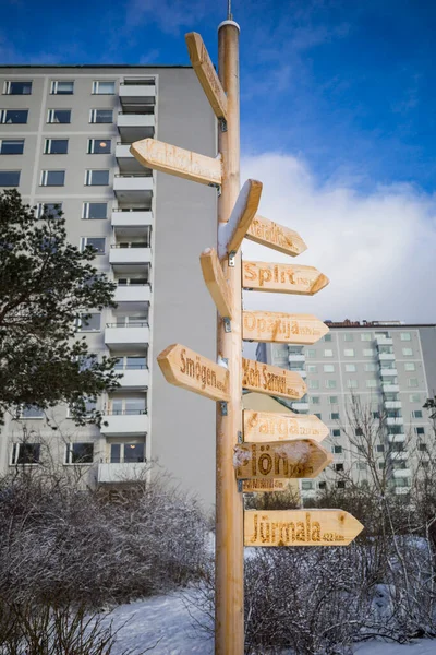 Stockholm Švédsko Dřevěné Směrové Značky Ostrově Lidingo Sněhu Vzdálenostmi Jiných — Stock fotografie