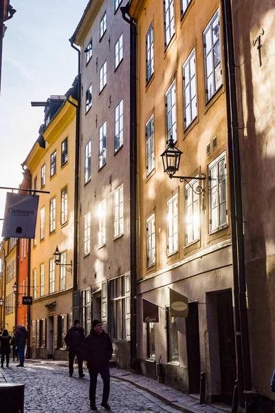Estocolmo Suécia Casal Caminhando Cidade Velha Gamla Stan — Fotografia de Stock
