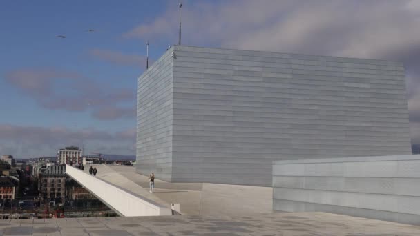 Όσλο Νορβηγία Άνθρωποι Περπατούν Στην Οροφή Της Όπερας Του Όσλο — Αρχείο Βίντεο