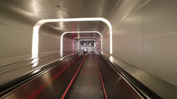 Oslo Noruega Una Escalera Mecánica Túnel Estación Central Oslo — Vídeos de Stock