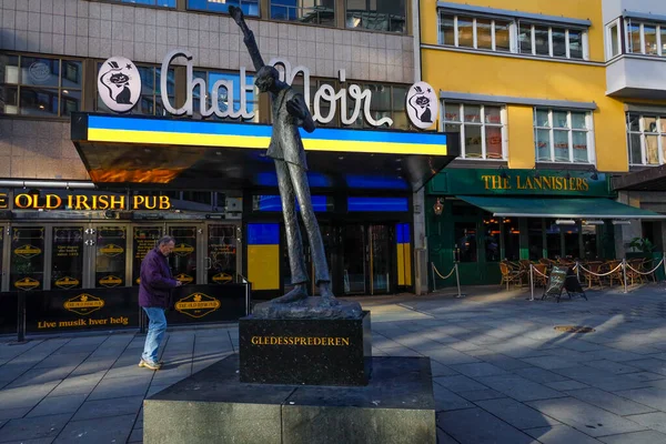 Oslo Norwegen Ein Mann Geht Einem Denkwürdigen Theater Namens Chat — Stockfoto