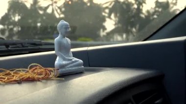 Imaduwa Kavşağı, Sri Lanka Güney Sri Lanka 'da E01 Güney Otoyolu' nun sabah erken saatlerde bir gösterge paneli. 