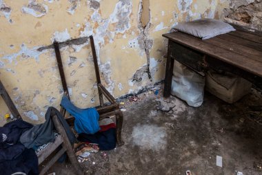 Galle, Sri Lanka Molozları Galle Hollanda Kalesi 'ndeki eski bir binanın içinde..