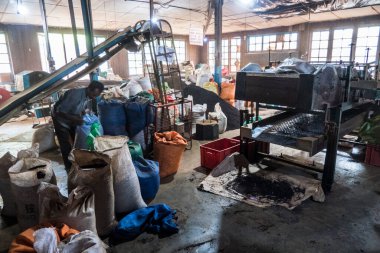 Ella, Sri Lanka Kinellan çay fabrikasının ambalaj bölümü..