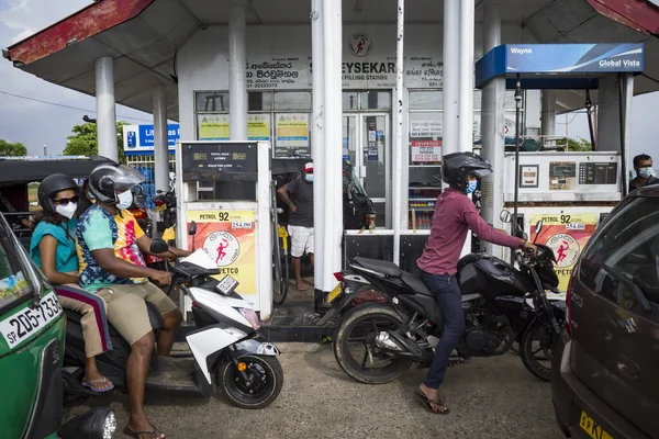 Galle Sri Lanka Auto Scooters Staan Rij Voor Benzine Bij — Stockfoto