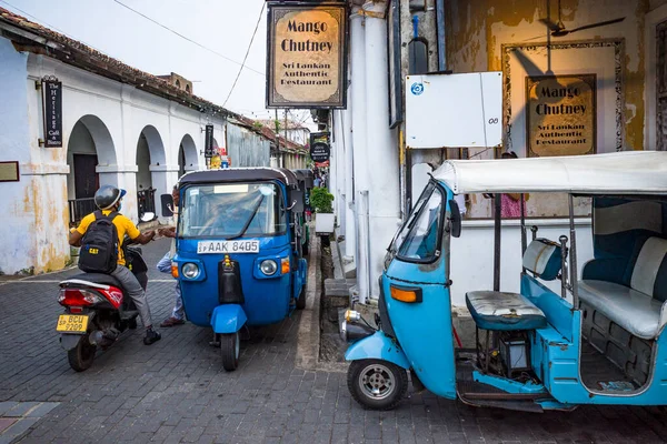Galle Sri Lanka Taxis Tuktuk Estacionados Frente Restaurante Emblemático Galle —  Fotos de Stock